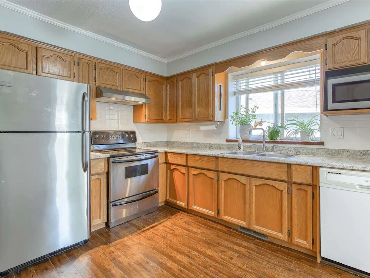 13095 65a Avenue, Surrey, BC, V3W 8P7 - 8