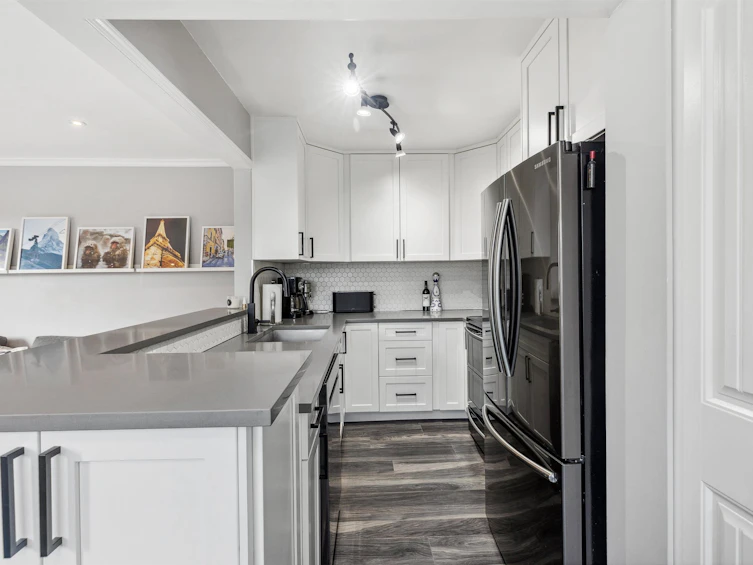 3281 Mountain Highway, North Vancouver, BC, V7K 2H4 - 9