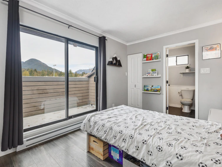 3281 Mountain Highway, North Vancouver, BC, V7K 2H4 - 18