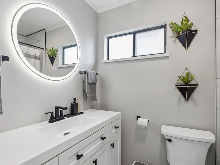 3281 Mountain Highway, North Vancouver, BC, V7K 2H4 - 15