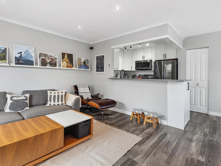 3281 Mountain Highway, North Vancouver, BC, V7K 2H4 - 4