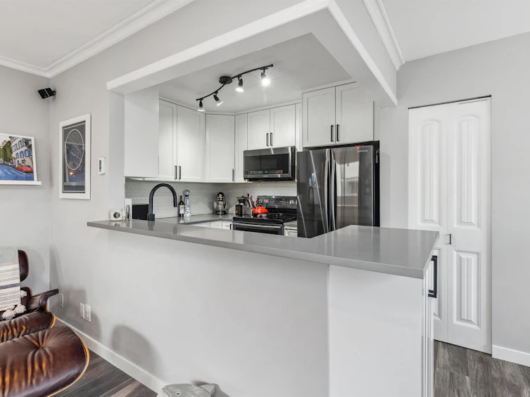 3281 Mountain Highway, North Vancouver, BC, V7K 2H4 - 8