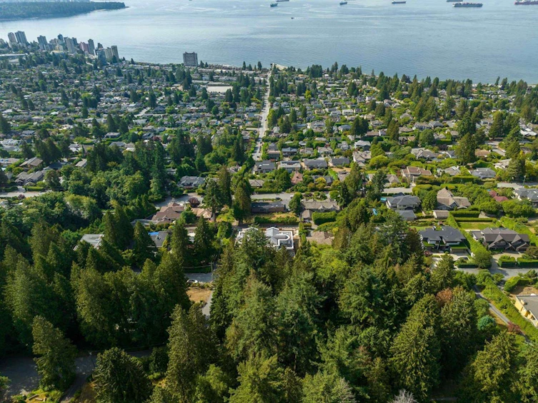 2517 Rosebery Avenue, West Vancouver, BC, V7V 3A1 - 4