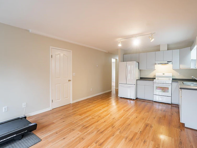 6075 Burns Street, Burnaby, BC, V5H 1X3 - 30