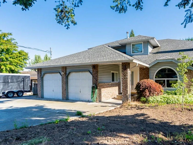 19132 60b Avenue, Surrey, BC, V3S 7T8