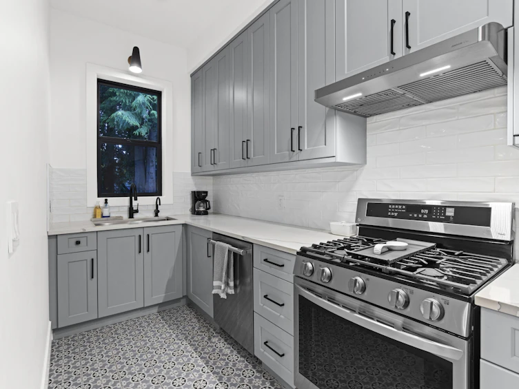 13026 16 Avenue, Surrey, BC, V4A 1N9 - 10