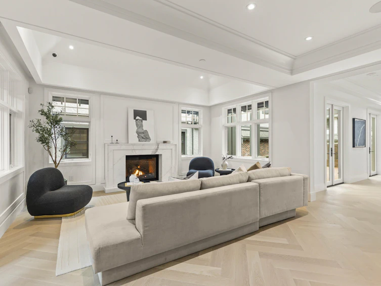 2060 SW Marine Drive, Vancouver, BC, V6P 6B5 - 4