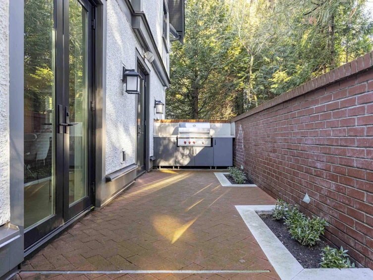 2060 SW Marine Drive, Vancouver, BC, V6P 6B5 - 6