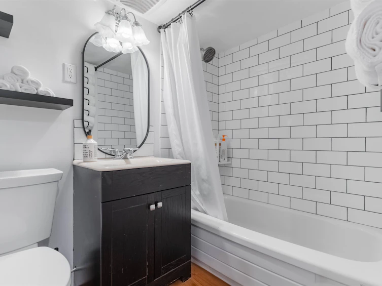 2689 Mcgill Street, Vancouver, BC, V5K 1H2 - 23