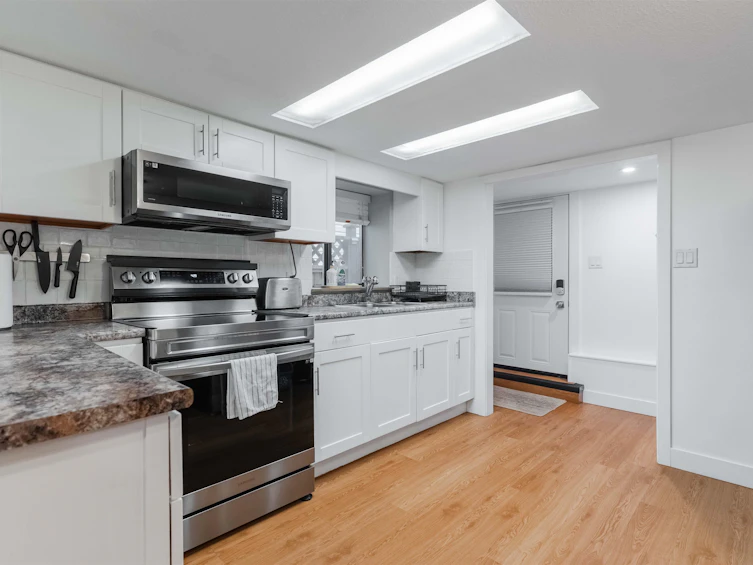 2689 Mcgill Street, Vancouver, BC, V5K 1H2 - 8