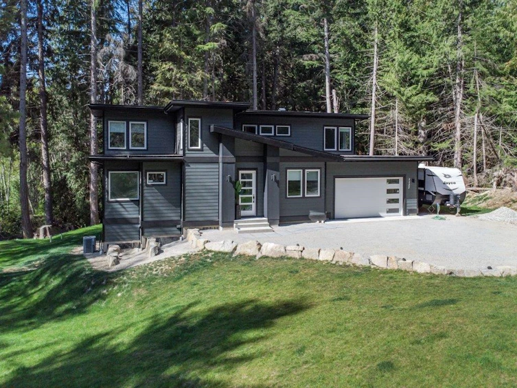1127 Malcolm Creek Road, Roberts Creek, BC, V0N 2W3