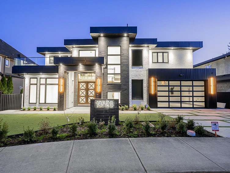 13528 14 Street, Surrey, BC, V4A 5H5