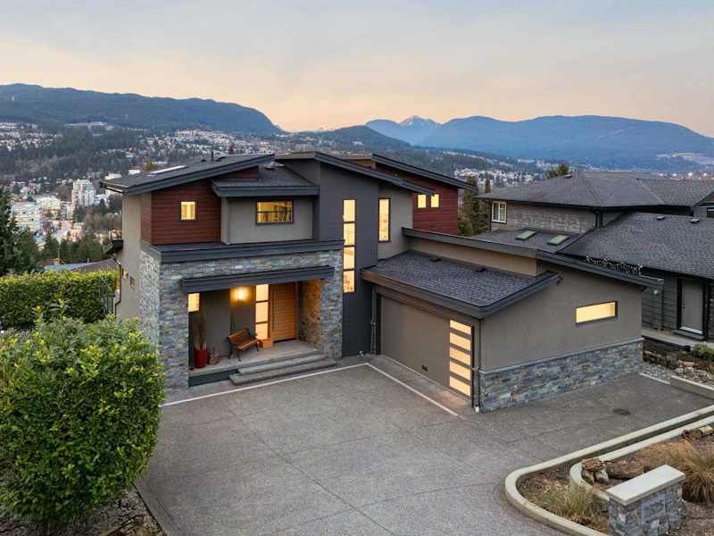 2325 Oneida Drive, Coquitlam BC V3J 7A7