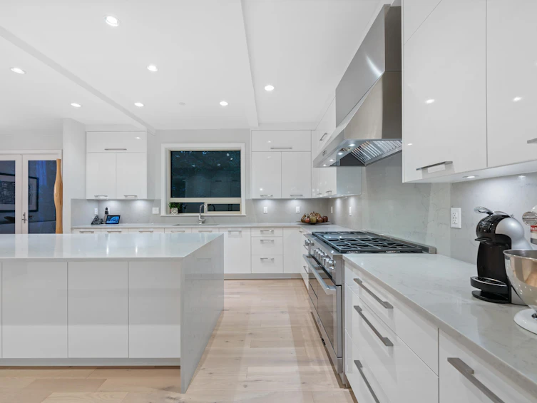 4062 Virginia Crescent, North Vancouver, BC, V7R 3Z1 - 13