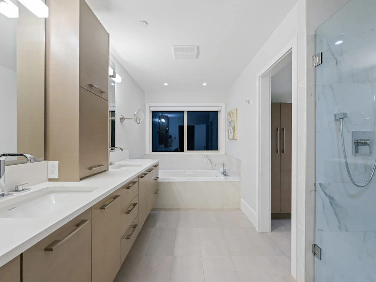 4062 Virginia Crescent, North Vancouver, BC, V7R 3Z1 - 26