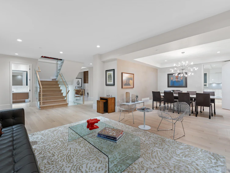 4062 Virginia Crescent, North Vancouver, BC, V7R 3Z1 - 9