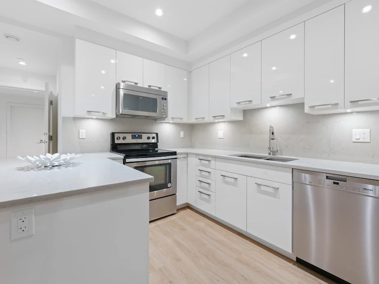 4062 Virginia Crescent, North Vancouver, BC, V7R 3Z1 - 35