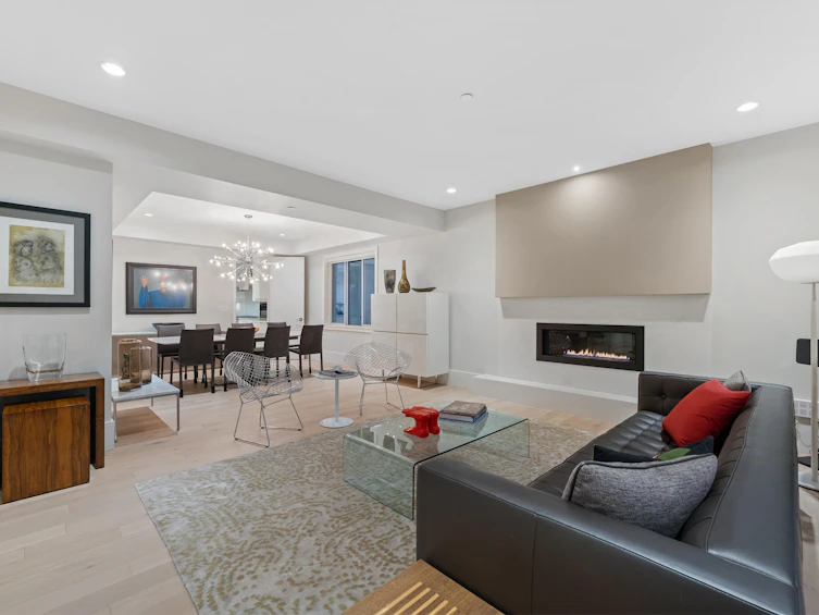 4062 Virginia Crescent, North Vancouver, BC, V7R 3Z1 - 8