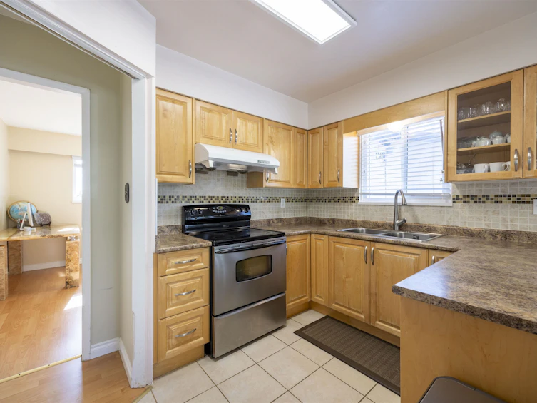 736 Sydney Avenue, Coquitlam, BC, V3K 3K2 - 12