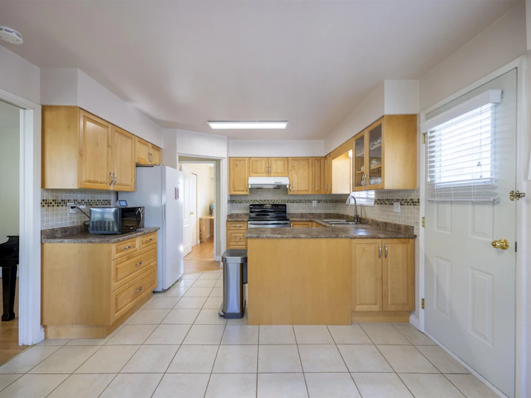736 Sydney Avenue, Coquitlam, BC, V3K 3K2 - 9
