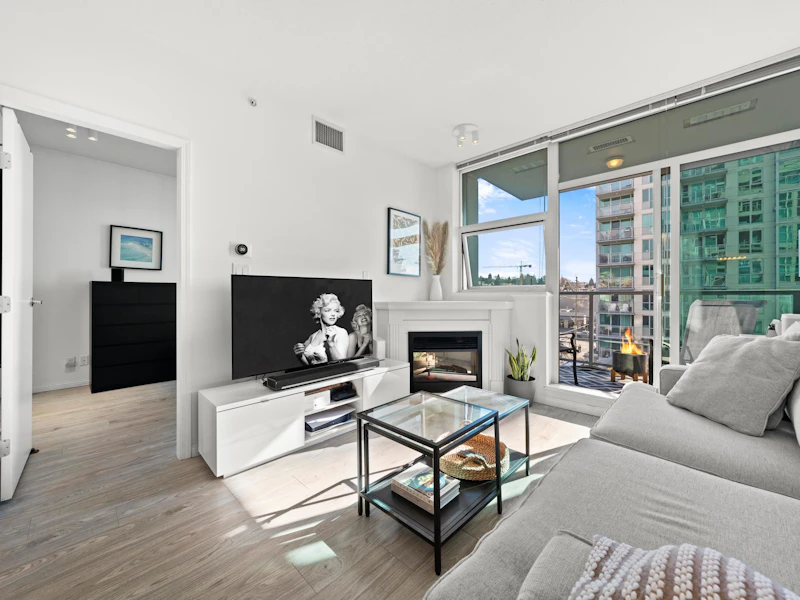 704 - 168 E Esplanade Street, North Vancouver BC V7L 4X8