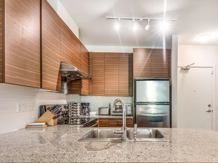 220-5788 Sidley Street, Burnaby, BC, V5J 0E4 - 5