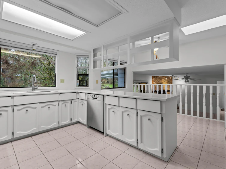 2045 181 Street, Surrey, BC, V3Z 5J9 - 11