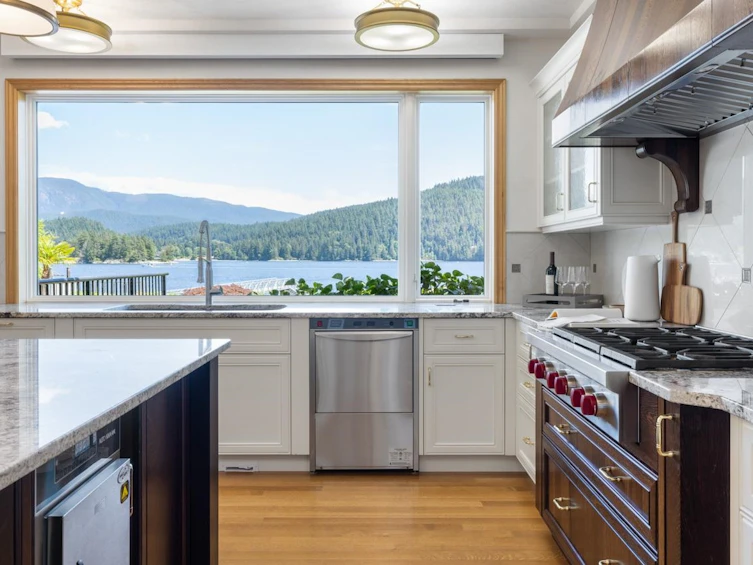 588 Lowry Lane, North Vancouver, BC, V7G 1R3 - 8