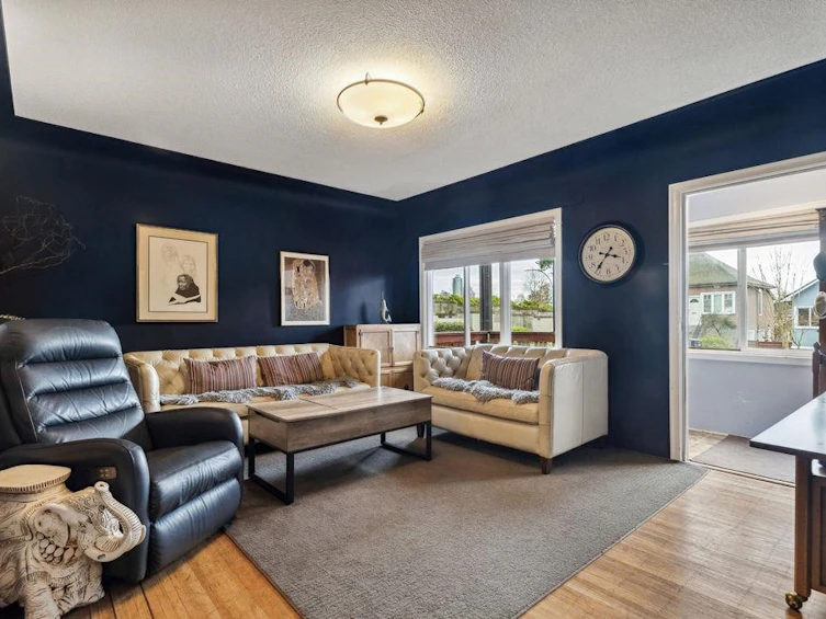 3341 E Georgia Street, Vancouver, BC, V5K 2L5 - 2