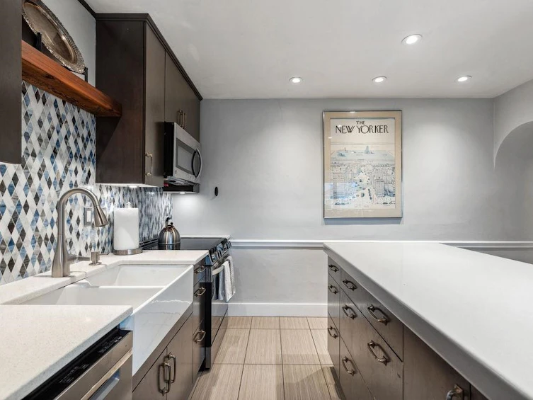 3341 E Georgia Street, Vancouver, BC, V5K 2L5 - 6