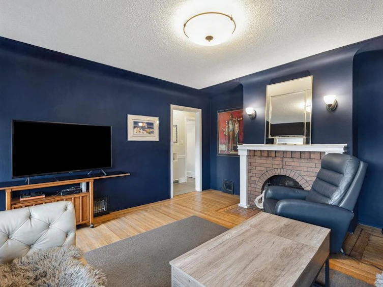 3341 E Georgia Street, Vancouver, BC, V5K 2L5 - 3