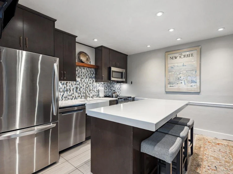3341 E Georgia Street, Vancouver, BC, V5K 2L5 - 9