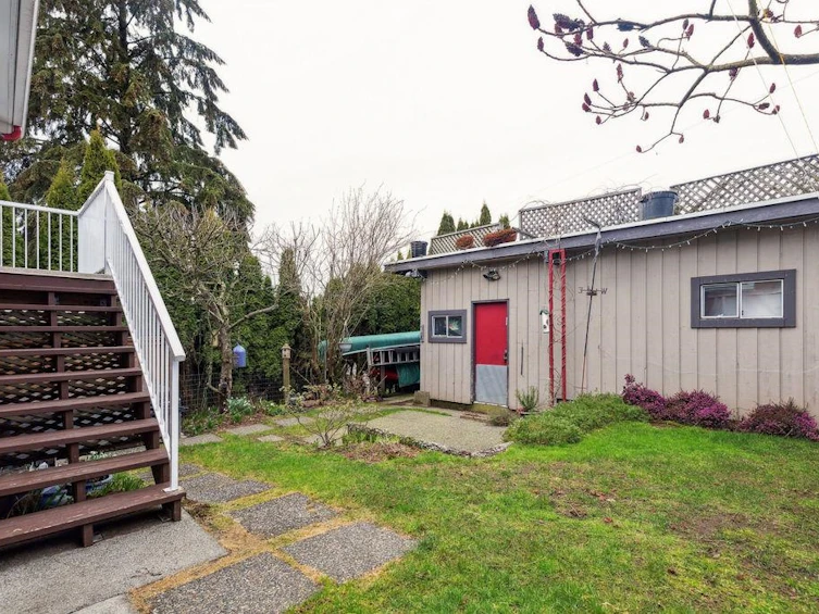 3341 E Georgia Street, Vancouver, BC, V5K 2L5 - 25