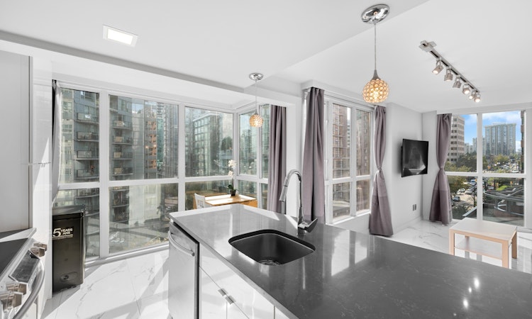 702-1188 Howe Street