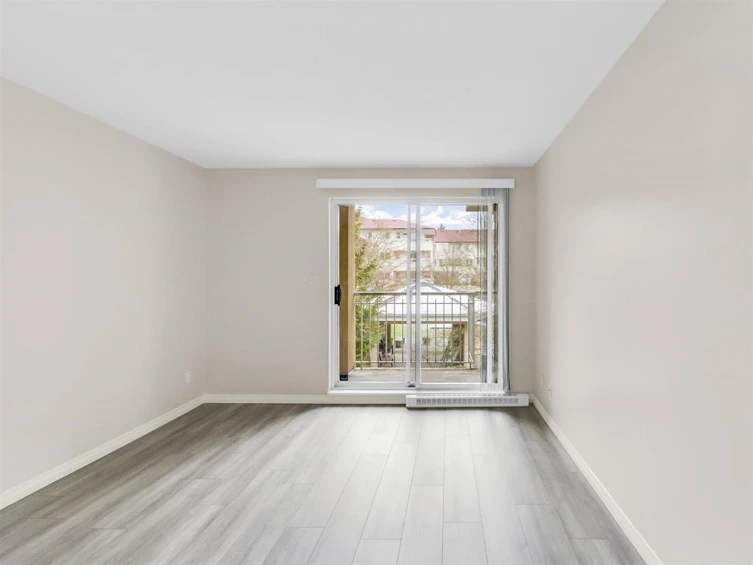 215-13727 74 Avenue, Surrey, BC, V3W 0M7 - 13