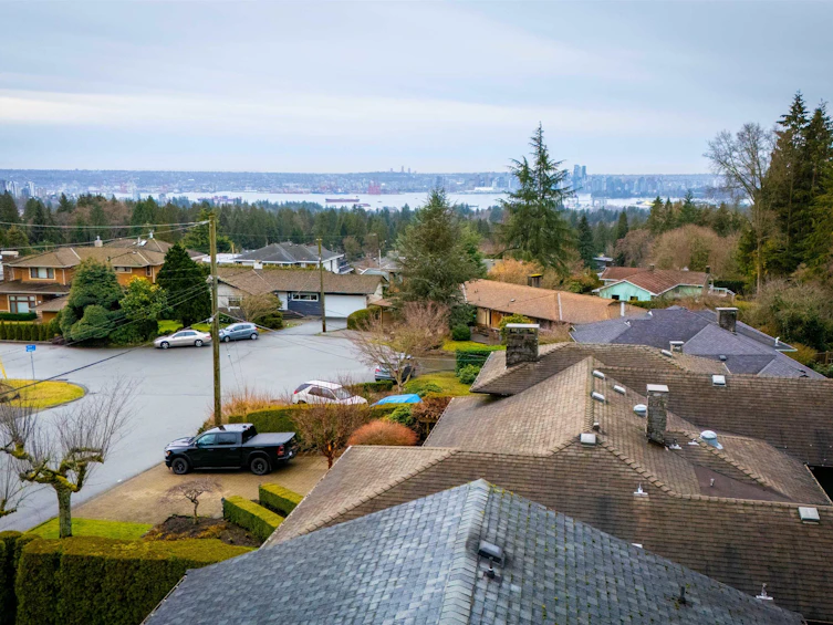 4215 Valencia Avenue, North Vancouver, BC, V7N 4A7 - 28
