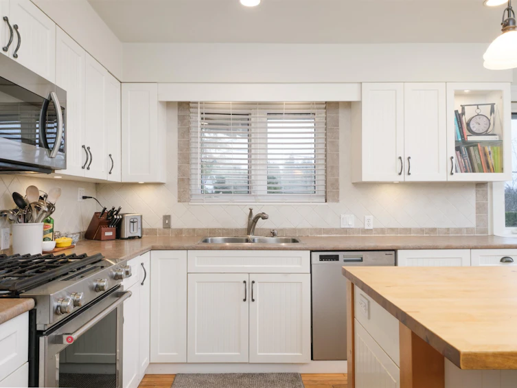 4215 Valencia Avenue, North Vancouver, BC, V7N 4A7 - 9