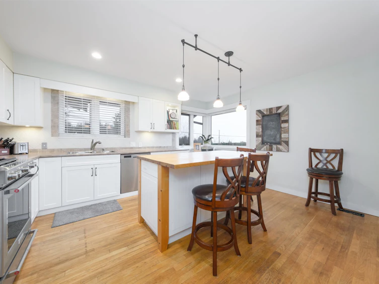 4215 Valencia Avenue, North Vancouver, BC, V7N 4A7 - 8
