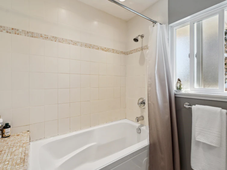 8786 Crest Drive, Burnaby, BC, V3N 4A2 - 17