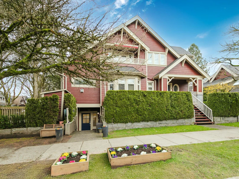 2918 Columbia Street, Vancouver BC V5Y 3V8