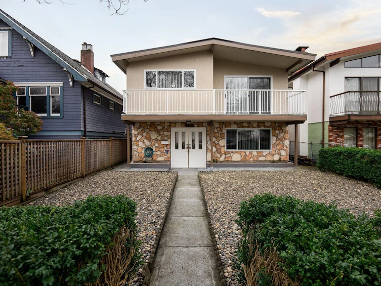 2050 E 25th Avenue, Vancouver, BC, V5N 2V6 - 2