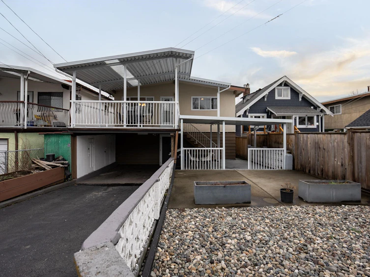 2050 E 25th Avenue, Vancouver, BC, V5N 2V6 - 3