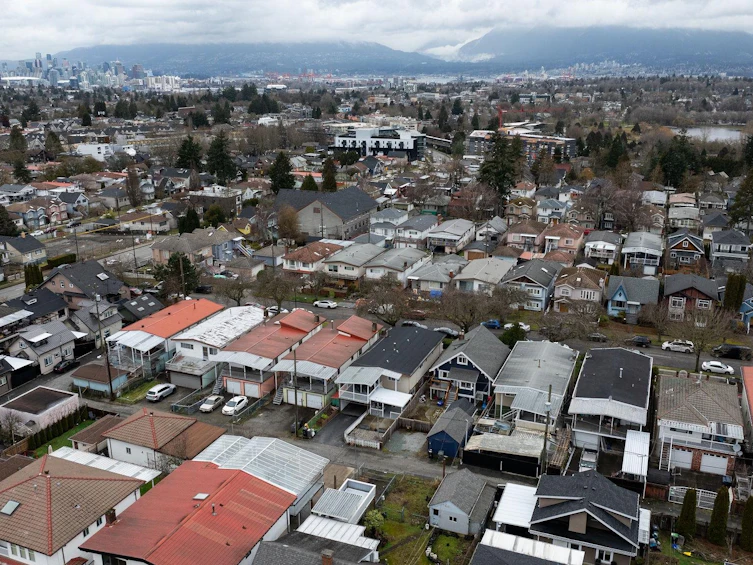 2050 E 25th Avenue, Vancouver, BC, V5N 2V6 - 8