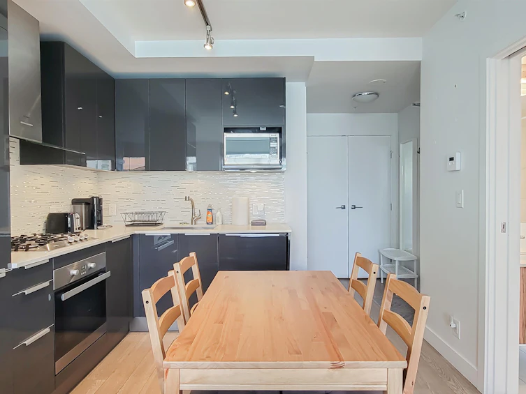 1704-1283 Howe Street, Vancouver, BC, V6Z 0E3 - 3