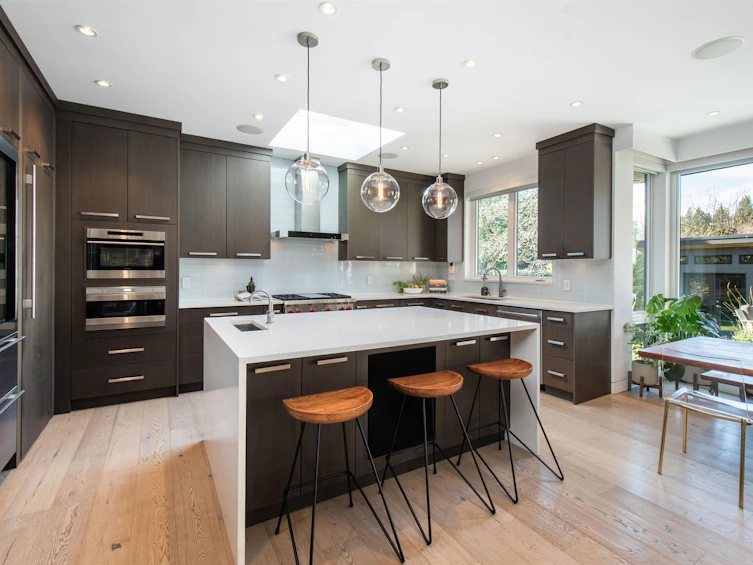 2725 Lyndene Road, North Vancouver, BC, V7R 1E2 - 6
