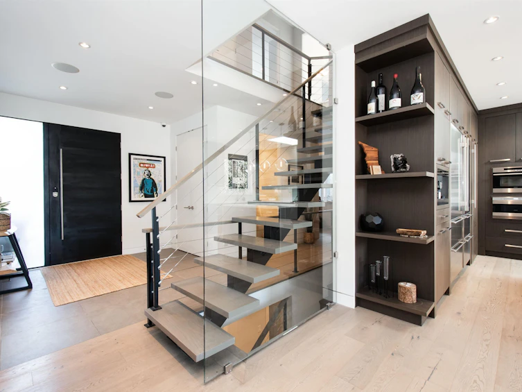 2725 Lyndene Road, North Vancouver, BC, V7R 1E2 - 5