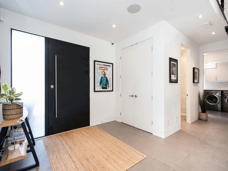 2725 Lyndene Road, North Vancouver, BC, V7R 1E2 - 3