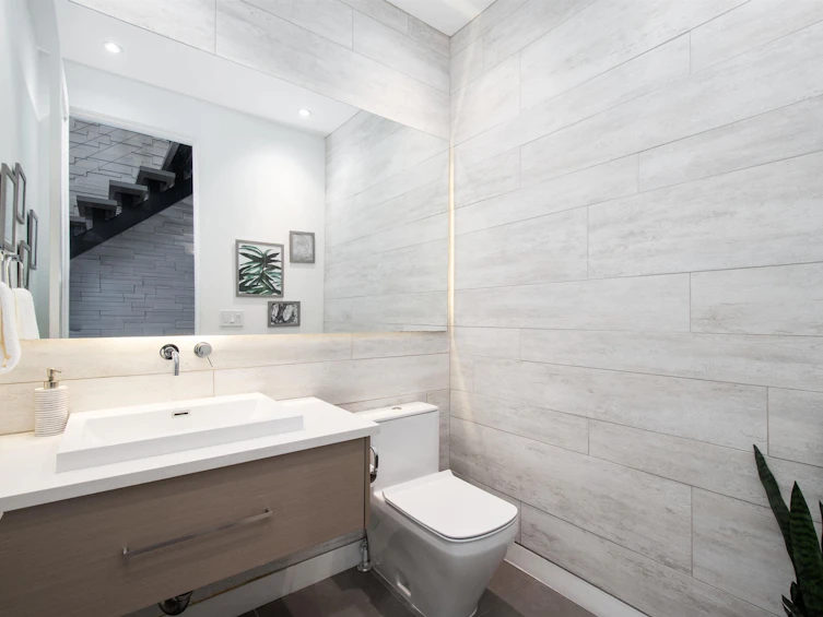2725 Lyndene Road, North Vancouver, BC, V7R 1E2 - 17
