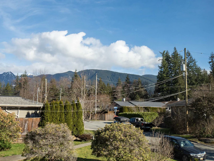 2725 Lyndene Road, North Vancouver, BC, V7R 1E2 - 30