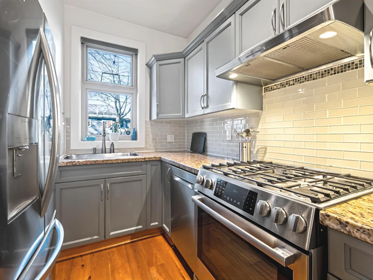 1390 Victoria Drive, Vancouver, BC, V5L 4G8 - 5